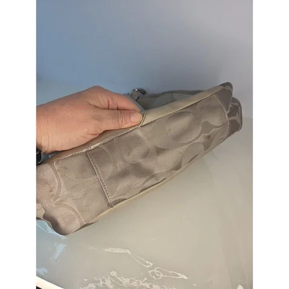 Coach Signature F20032 Biege Patchwork Leather INLD PWK HOBO Silvertone Hrdw - Picture 10 of 15